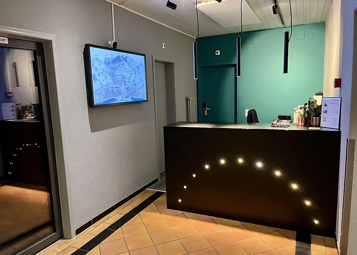 Hotel Merkur - West Station Lodge Interlaken