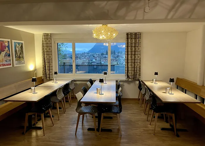 Hotel Merkur - West Station Lodge Interlaken