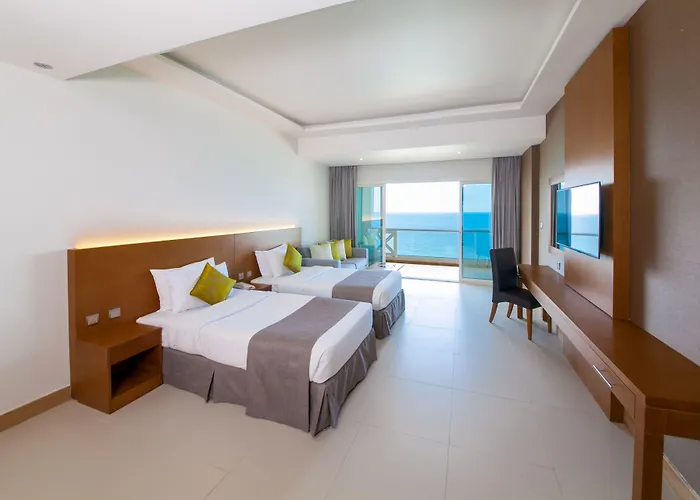 Ramada By Wyndham Beach Hotel Adschman