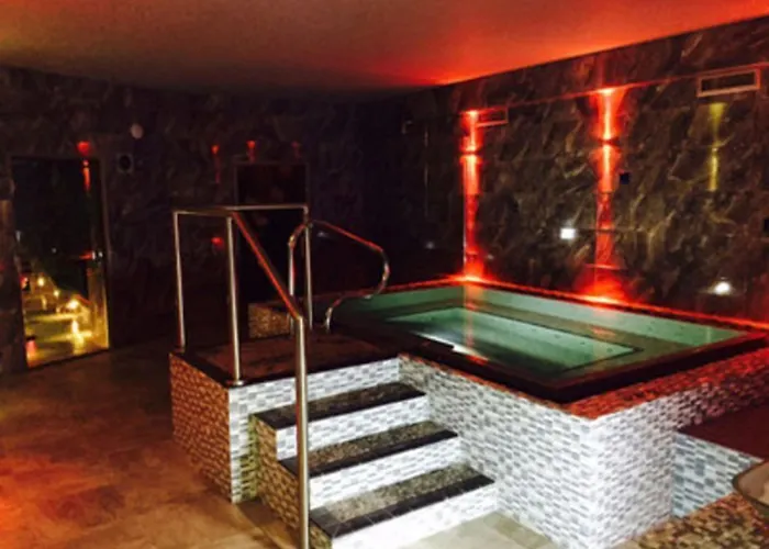 Holly Lodge Guest House With Free Off Site Health Club