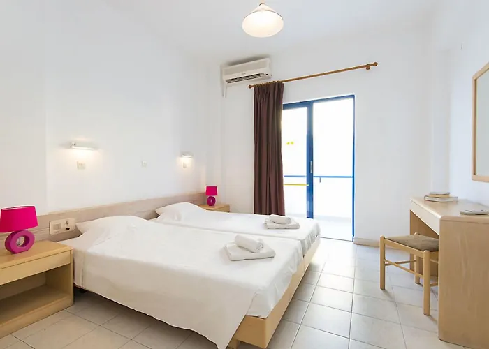 Blue Roses Aparthotel Ixia 