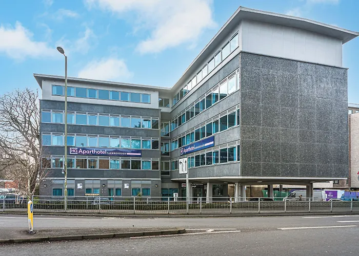 Hq Aparthotel Farnborough