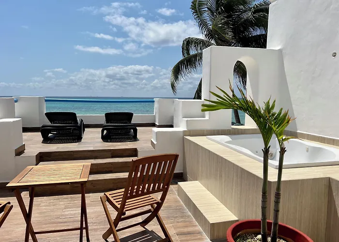 Pelicano Inn Playa del Carmen - Beachfront Hotel