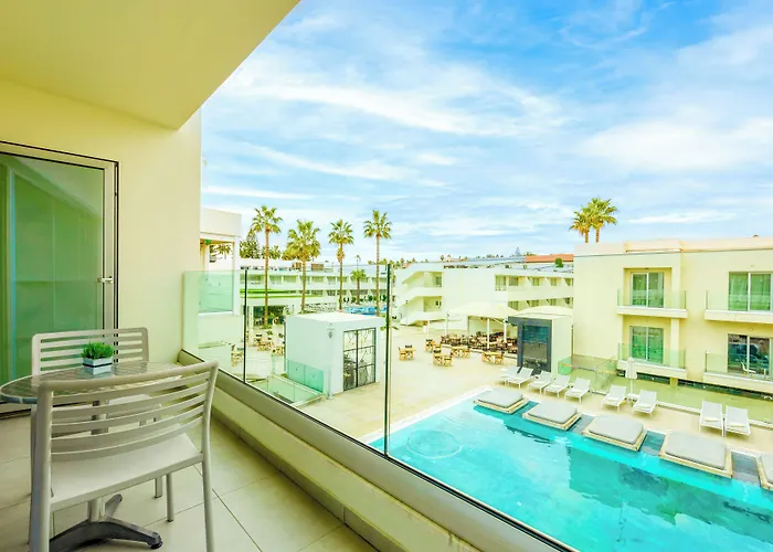Melpo Antia Hotel & Suites