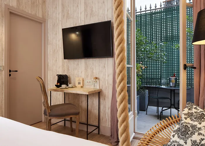 Les Plumes Hotel Paris