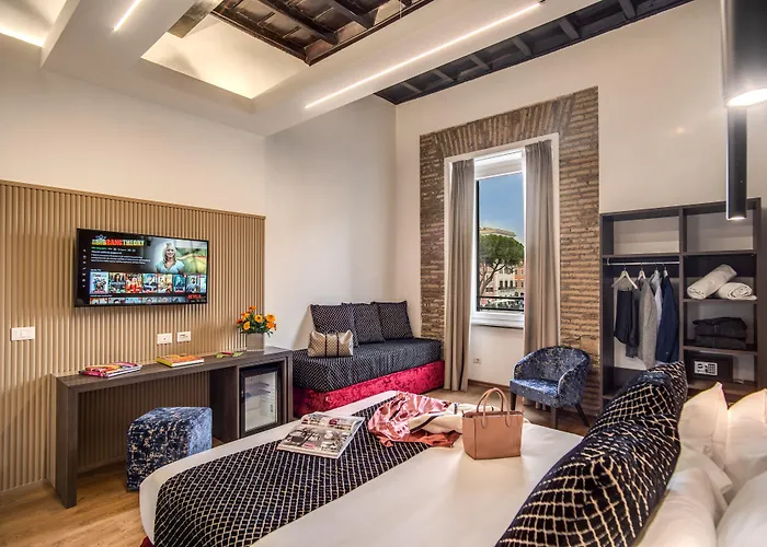 Little Queen Suite