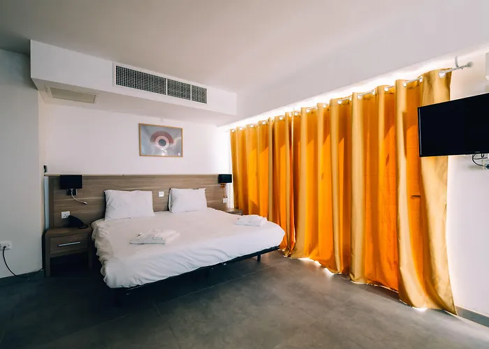 Primera Hotel