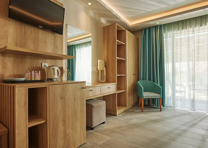 Iniohos Zante Hotel & Suites Argassi