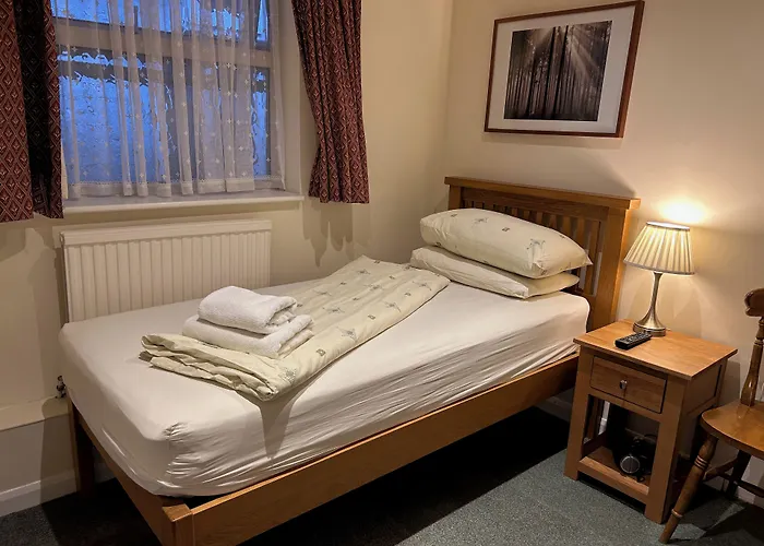 Oakwood Bed And Breakfast Heathrow