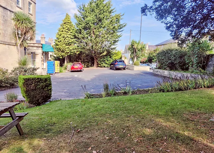Wentworth House - Free Parking