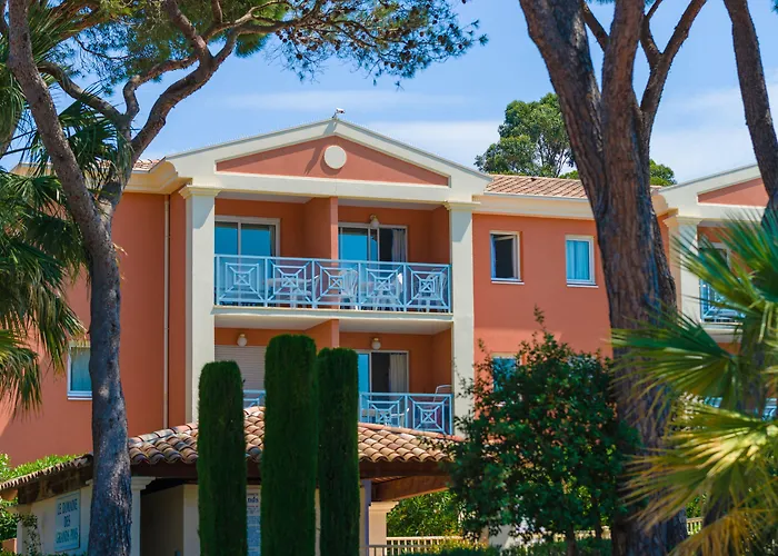 Lagrange Vacances Le Domaine des Grands Pins