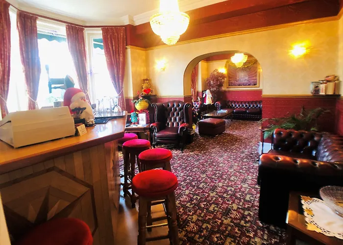 Ilfracombe House Hotel - Near Cliffs Pavilion