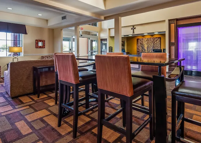 Baymont By Wyndham Lubbock Hotel