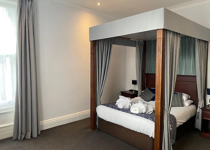 Cairn Hotel
