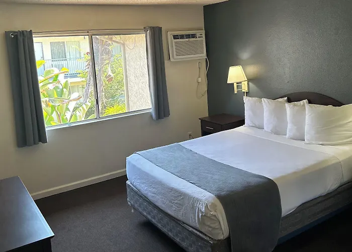 California Suites Hotel