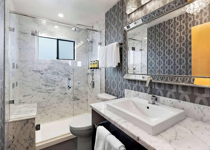 Best Western Plus Inner Harbour Hotel