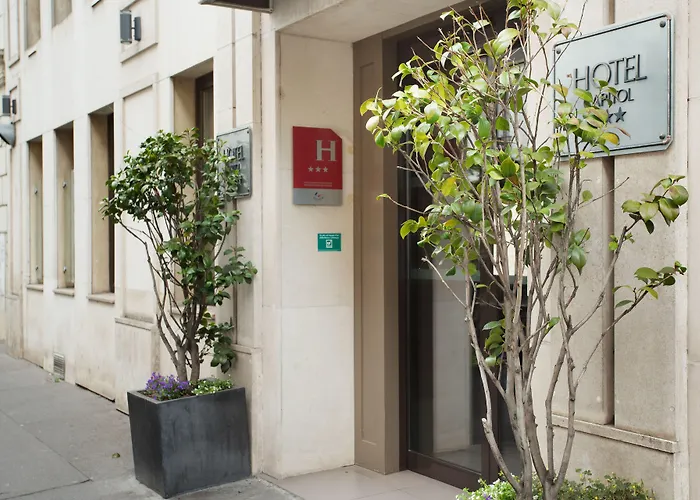 Hotel Eiffel Capitol Paris