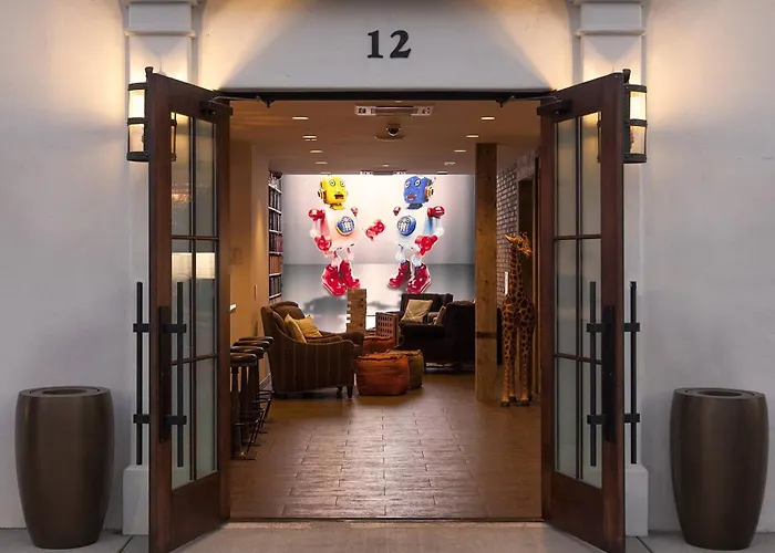 Hotel Moxy Santa Barbara