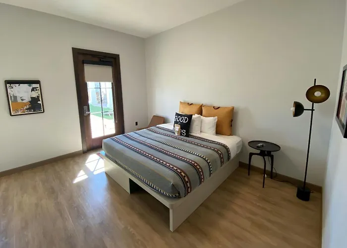 Hotel Moxy Santa Barbara