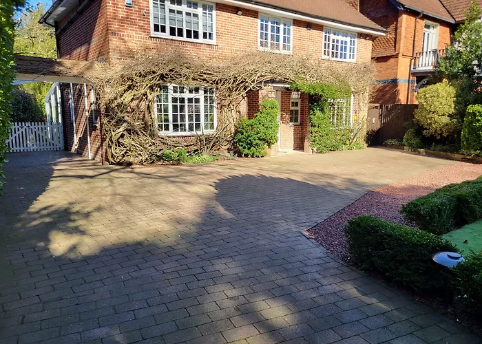Little Robin Gate - Free Parking - Central - 10 Min Walk To Train Station