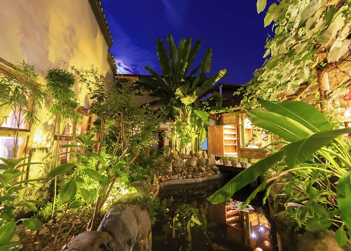Butterfly Flowers Inn- Exclusive Location,Anicent Chinese Style, 2 Minutes Walk To Tianmen Mount Cableway,Free Pick Up Service Over 1 Nights, Free Fresh Coffee And Tea, Free Mini Lunch,Free Laundry,Itineary Planning, Attraction Tickets Serivce In Adv