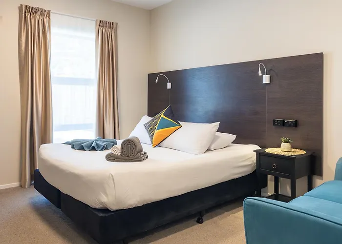 Dolphin Motel
