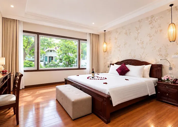 Hanoi Golden Moon Hotel & Travel
