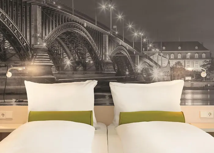Super 8 By Wyndham Mainz Zollhafen Hotel