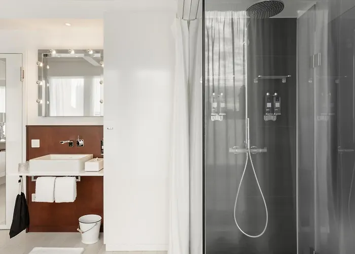Ruby Lucy Hotel London By Ihg