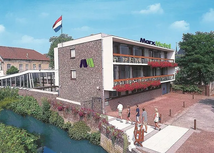 Marx Motel
