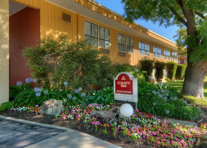 Days Inn & Suites By Wyndham Mountain View