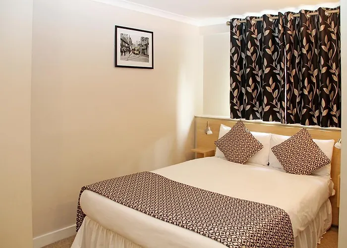 Oyo Lansdowne Hotel