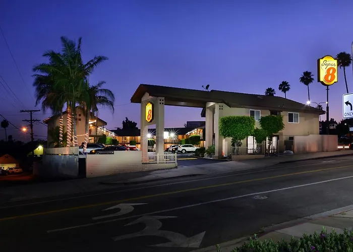 Super 8 By Wyndham Los Angeles/Alhambra