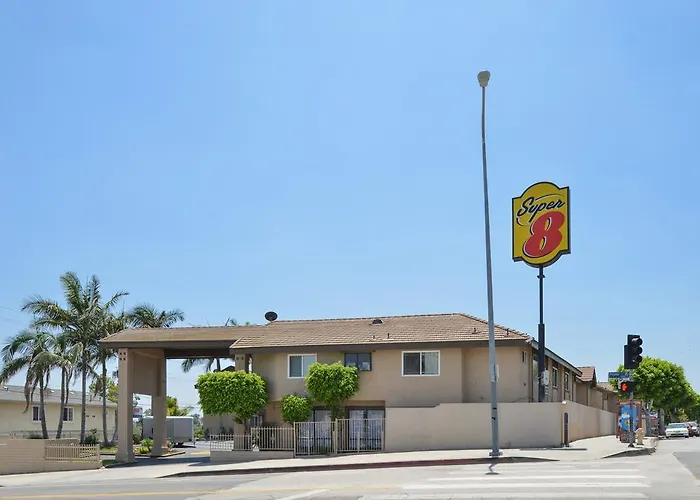 Super 8 By Wyndham Los Angeles/Alhambra