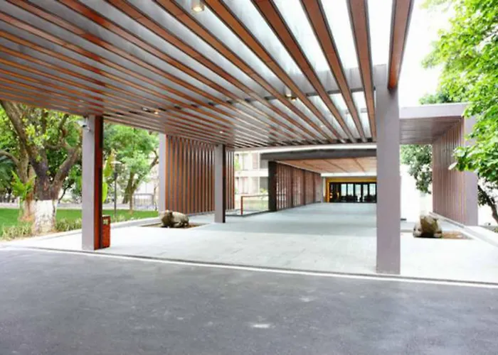 Baiyun Lakeside Hotel