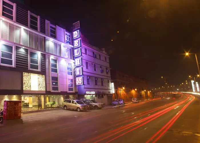 Hotel Delhi 55 -City Center, New Delhi Railway Station, Paharganj