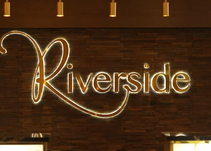 Riverside Lodge Hotel