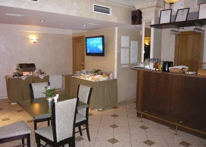 Riverside Hotel