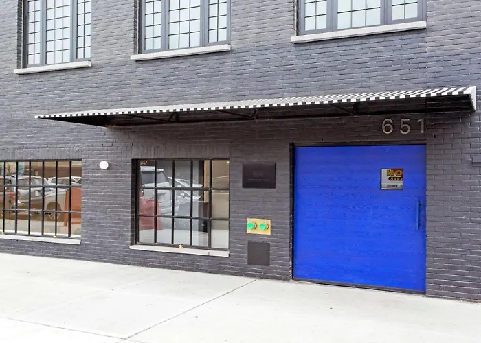Gowanus Inn & Yard
