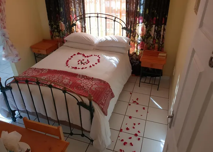 Ebenezer Guesthouse Bluewater Bay Port Elizabeth