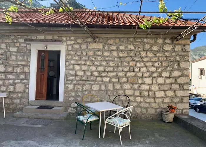 Viktor Rooms Kotor