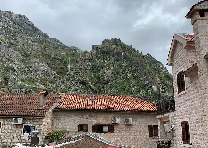 Viktor Rooms Kotor