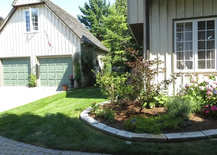 Cedar Gables Bed&Breakfast