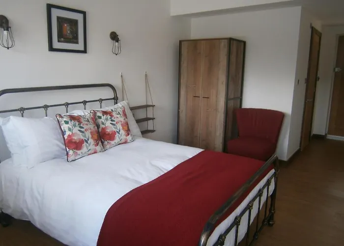 The Crown Lodges