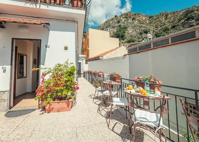 Elegant mini appartments Floridia close to the center private parking